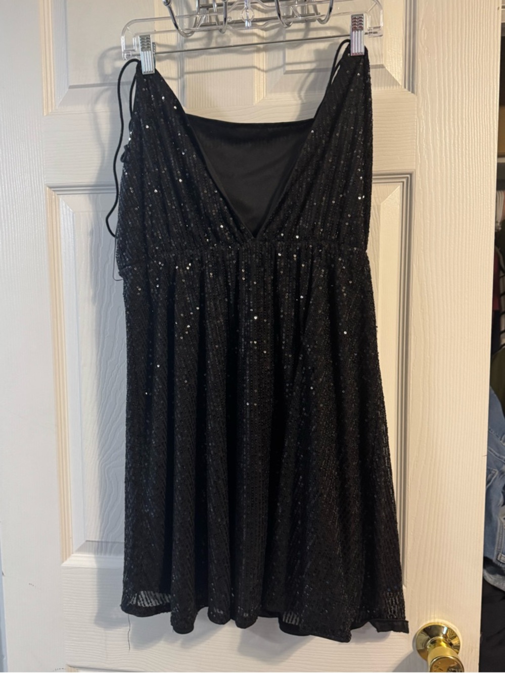 Black Sequin V-Neck Party Dress